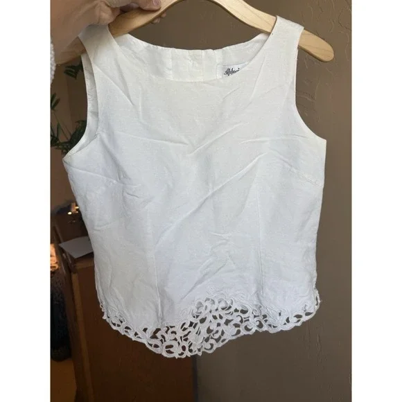 Vintage Scallop White Back Button Up Top Crochet Detail - Picture 1 of 4